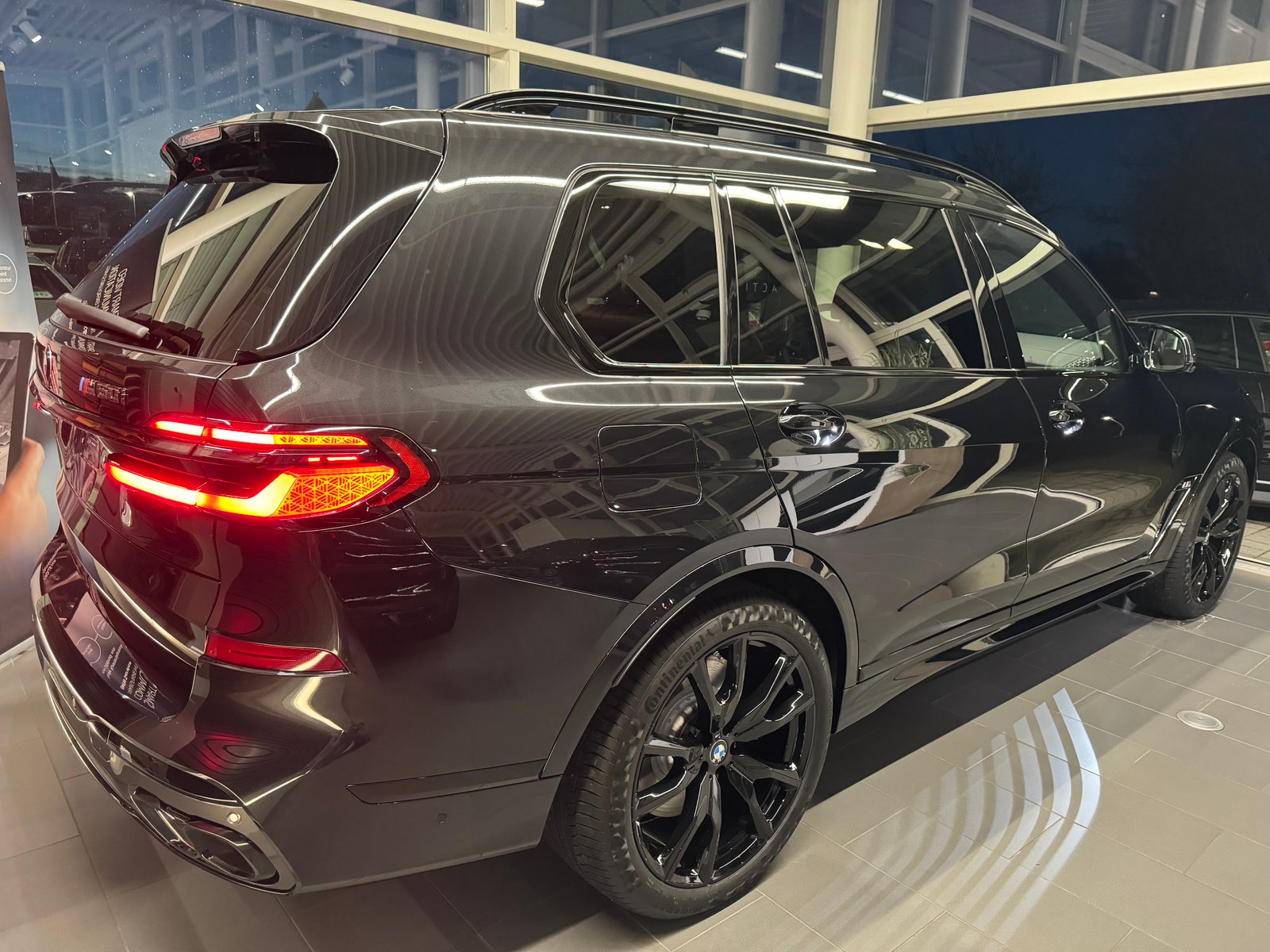 BMW X7 M60i — photo 3